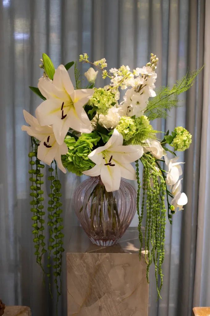 Best Specktrum Artificial Flowers - Light green Hydrangea branch