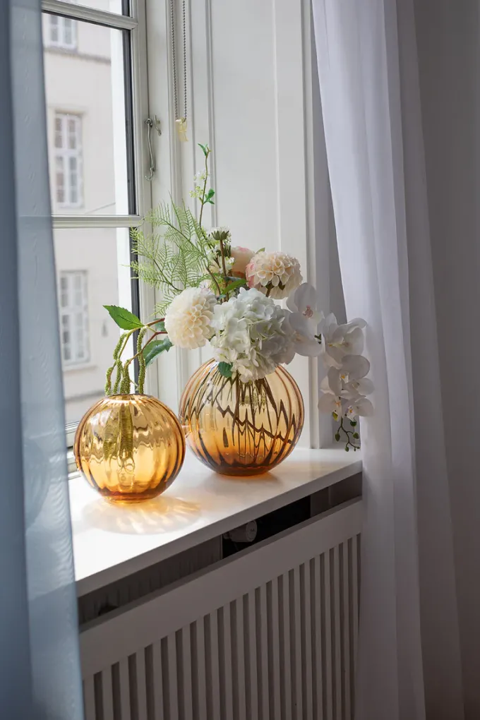 Hot Specktrum Sadie Vase - Line - Amber Medium
