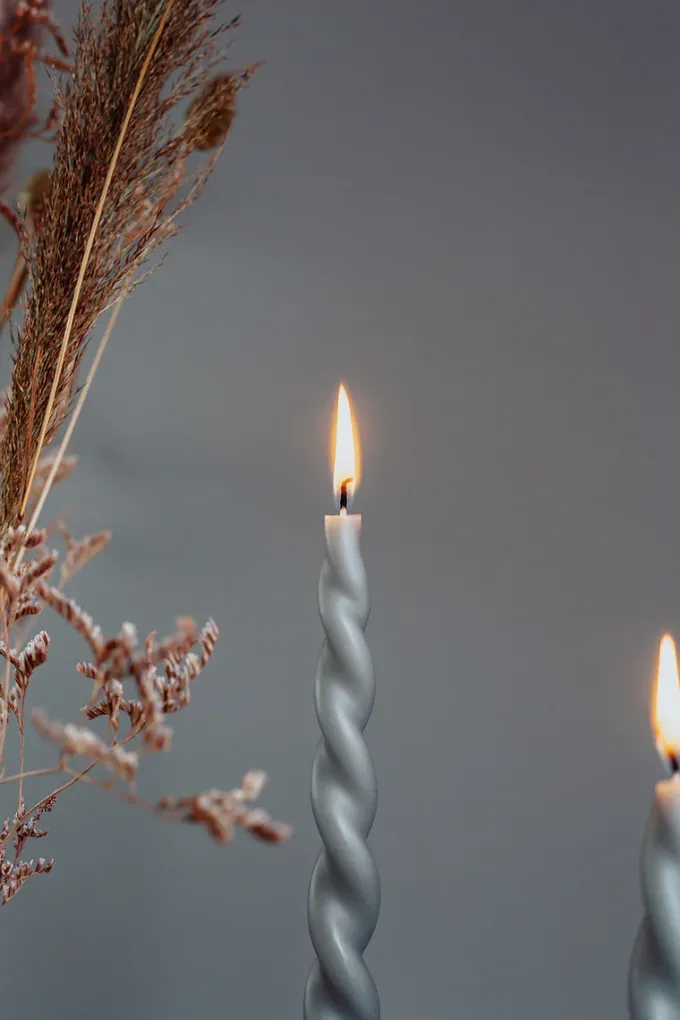 Outlet Specktrum The Curly Candle Collection - Packed with 4 Pieces per box - Steel Grey Fully Curled